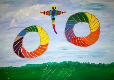 Bunte Ringe und Libelle am Himmel