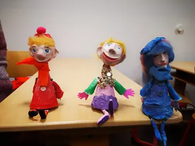 Drei Figuren aus Modelliermasse